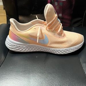 Girls Youth Nike Revolution Tennis shoes